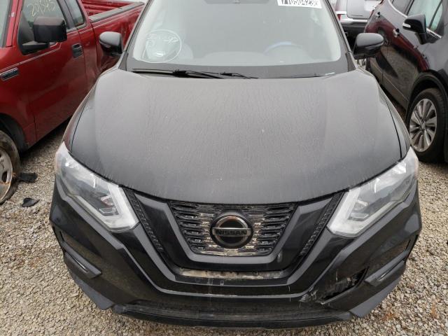 5N1AT2MT2JC736283 - 2018 NISSAN ROGUE S შავი ფოტო 5