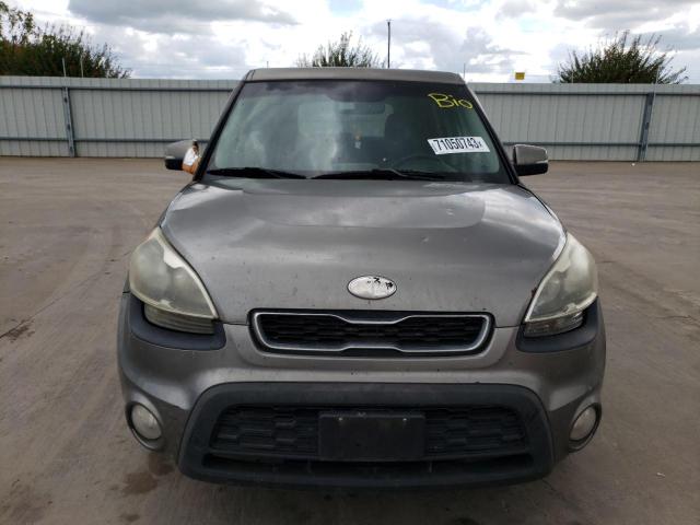 KNDJT2A66D7575789 - 2013 KIA SOUL + GRAY photo 5