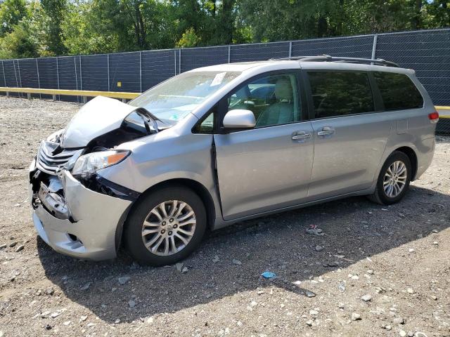 2013 TOYOTA SIENNA XLE, 