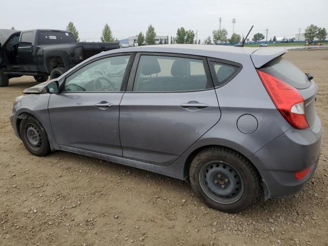 KMHCT5AE5HU322614 - 2017 HYUNDAI ACCENT SE GRAY photo 2