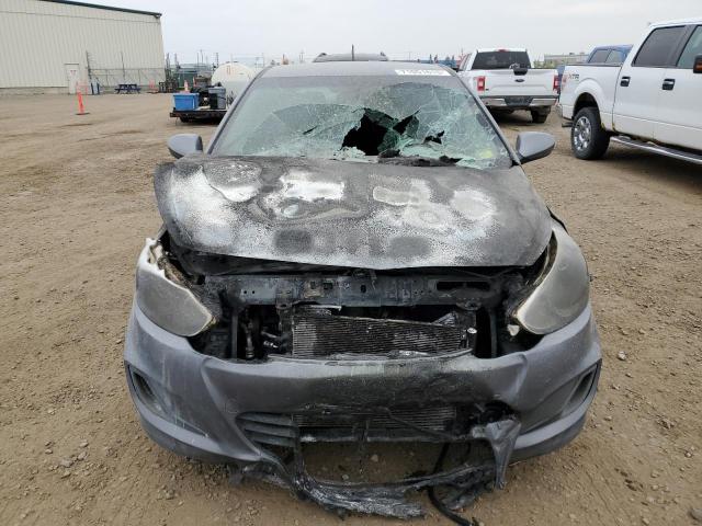 KMHCT5AE5HU322614 - 2017 HYUNDAI ACCENT SE GRAY photo 5