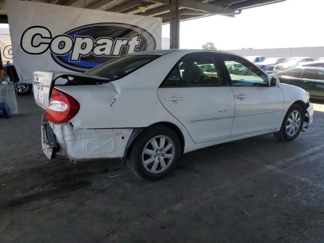 4T1BE30K42U092413 - 2002 TOYOTA CAMRY LE WHITE photo 3