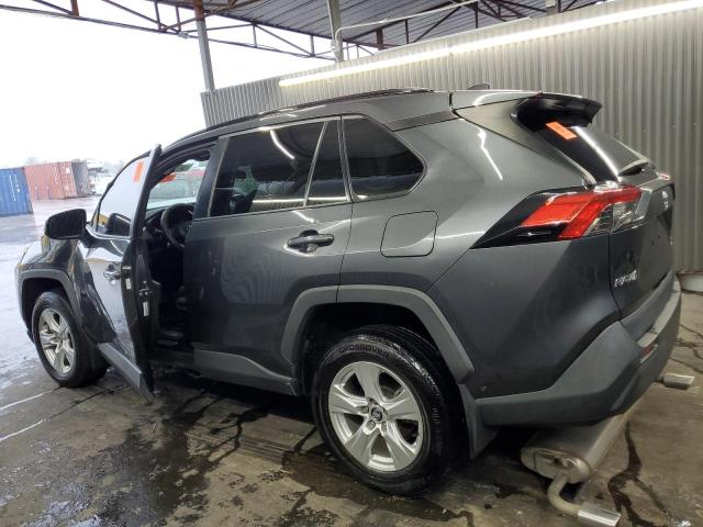 2T3P1RFV7LC095080 - 2020 TOYOTA RAV4 XLE GRAY photo 2
