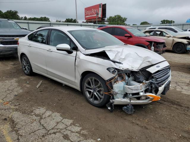 3FA6P0HDXHR342814 - 2017 FORD FUSION SE WHITE photo 4
