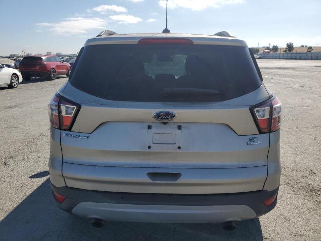 1FMCU0GD0JUA74597 - 2018 FORD ESCAPE SE Dorado foto 6