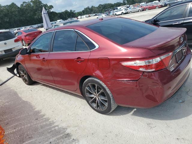 4T1BF1FK2HU638921 - 2017 TOYOTA CAMRY LE RED photo 2
