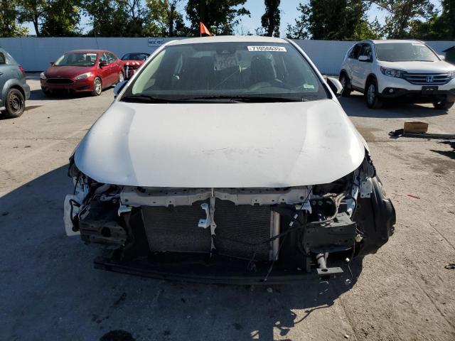 5YFEPRAE6LP069382 - 2020 TOYOTA COROLLA LE WHITE photo 5