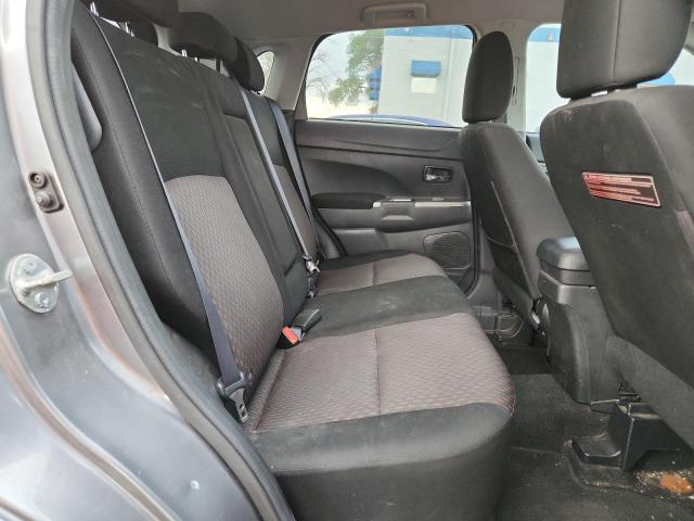 JA4AP3AU2JU018037 - 2018 MITSUBISHI OUTLANDER ES Grau Foto 11