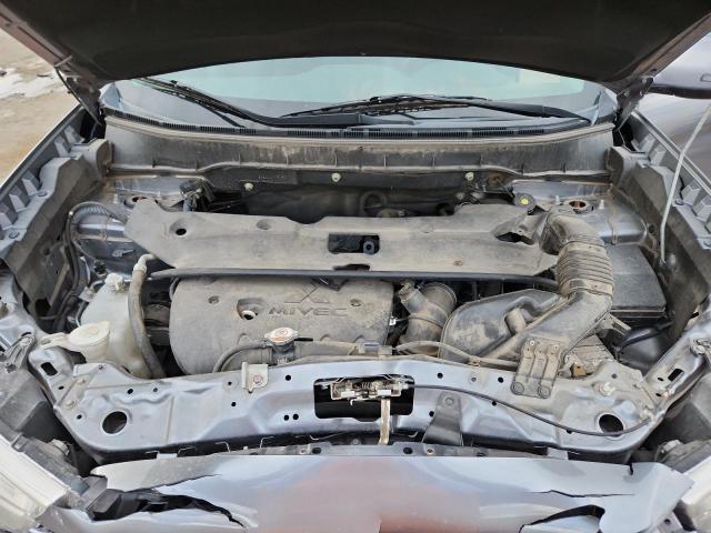 JA4AP3AU2JU018037 - 2018 MITSUBISHI OUTLANDER ES Grau Foto 12
