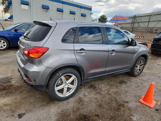 JA4AP3AU2JU018037 - 2018 MITSUBISHI OUTLANDER ES Grau Foto 3