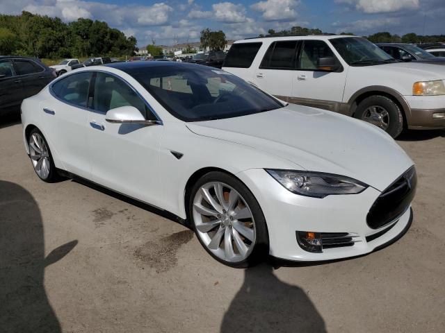 5YJSA1H21FF086091 - 2015 TESLA MODEL S 85D WHITE photo 4