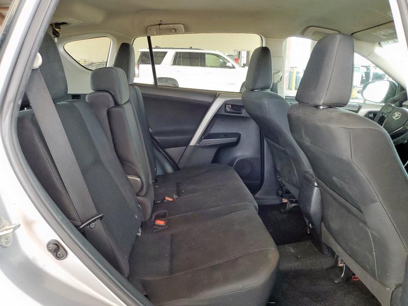 2T3ZFREV6HW329405 - 2017 TOYOTA RAV4 LE 银色 照片 11