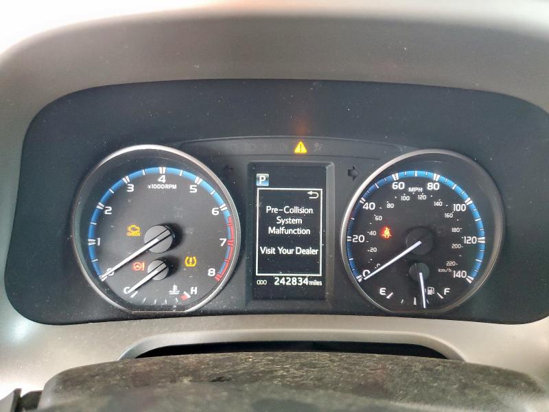 2T3ZFREV6HW329405 - 2017 TOYOTA RAV4 LE 银色 照片 9