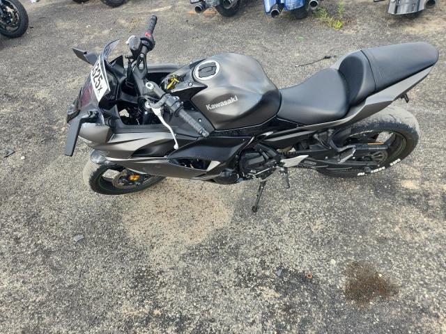 ML5EXER17RDAC6068 - 2024 KAWASAKI EX650 R Сұр фото 3