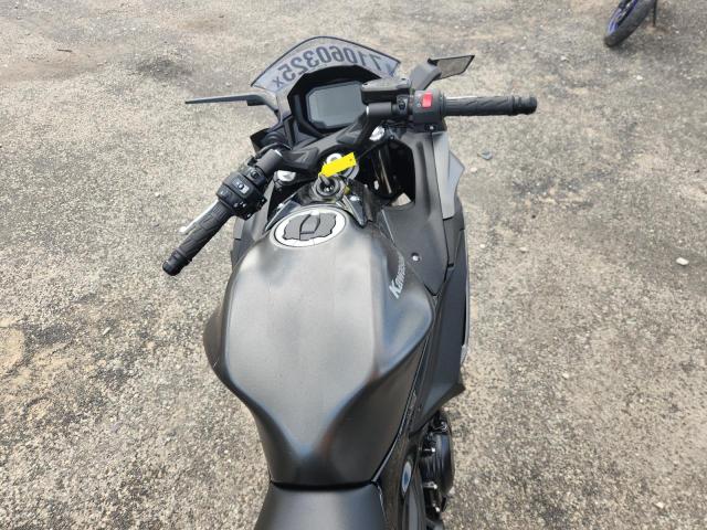 ML5EXER17RDAC6068 - 2024 KAWASAKI EX650 R Сұр фото 6