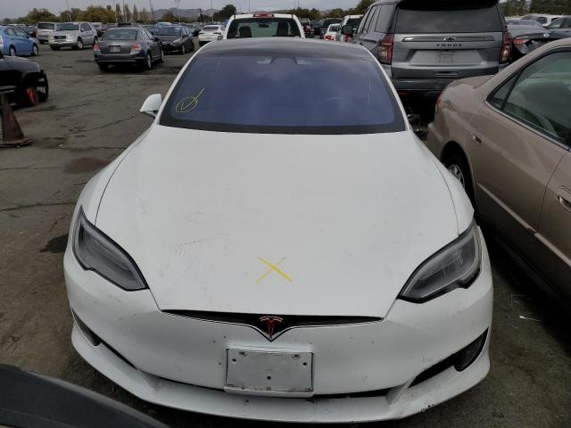 5YJSA1E19HF209697 - 2017 TESLA MODEL S Weiß Foto 5