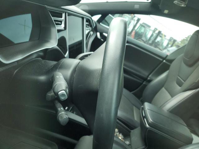 5YJSA1E19HF209697 - 2017 TESLA MODEL S Weiß Foto 9