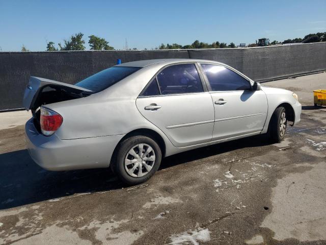 4T1BE32K16U698285 - 2006 TOYOTA CAMRY LE 银色 照片 3