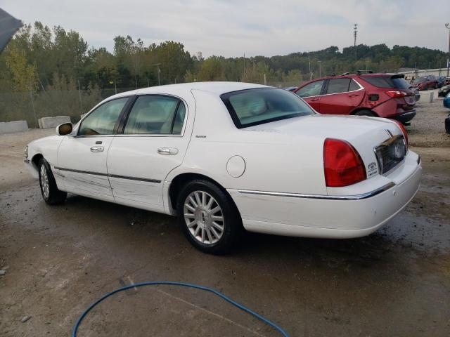 1LNHM81W04Y681871 - 2004 LINCOLN TOWN CAR EXECUTIVE WHITE photo 2