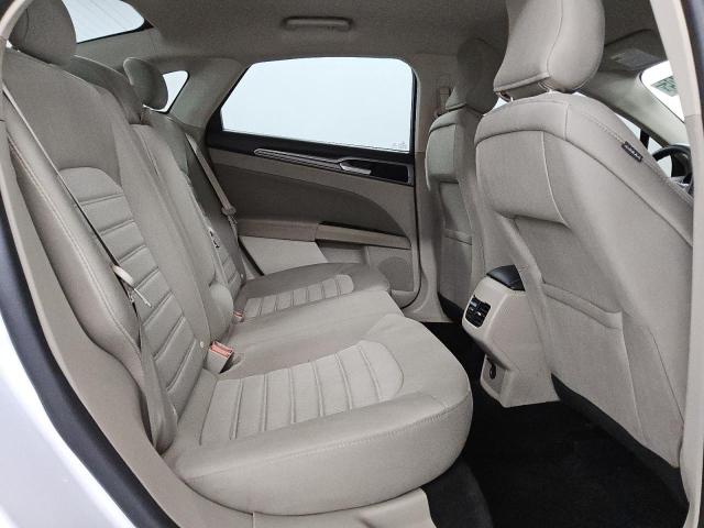 3FA6P0T92KR251143 - 2019 FORD FUSION SE WHITE photo 10