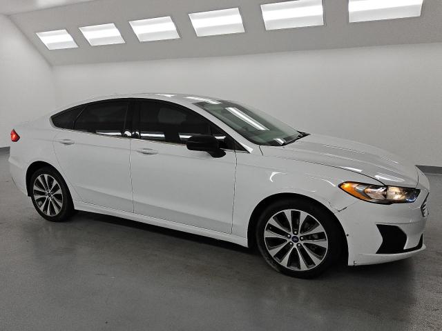 3FA6P0T92KR251143 - 2019 FORD FUSION SE WHITE photo 4
