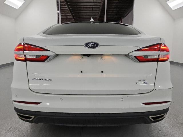 3FA6P0T92KR251143 - 2019 FORD FUSION SE WHITE photo 6
