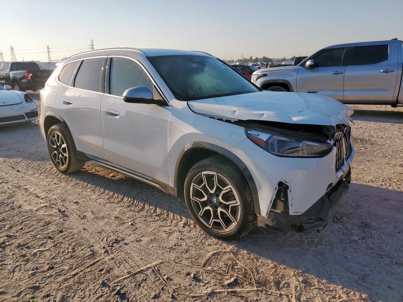 WBX73EF09R5Z74394 - 2024 BMW X1 XDRIVE28I WHITE photo 4