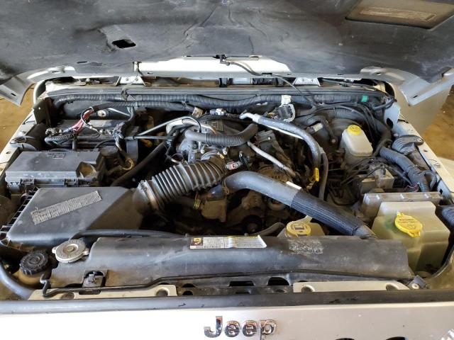 1J4GA59189L706109 - 2009 JEEP WRANGLER U SAHARA 银色 照片 12