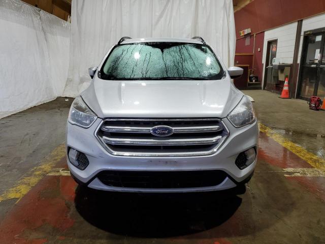 1FMCU9GD5JUA32768 - 2018 FORD ESCAPE SE SILVER photo 5