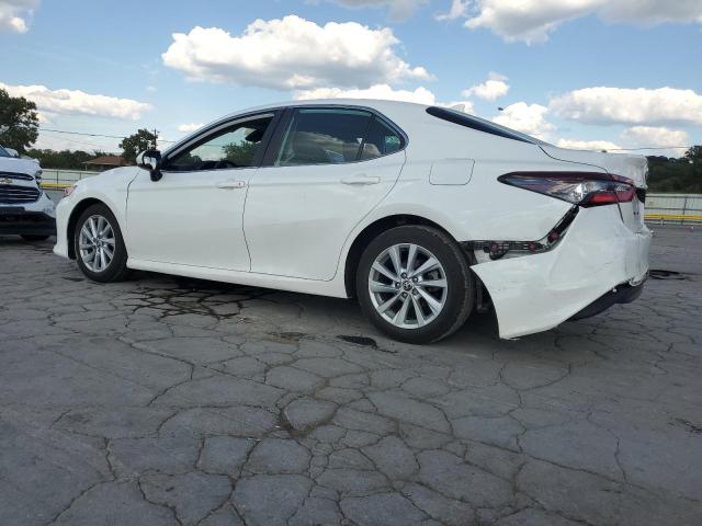 4T1C11AK4PU827711 - 2023 TOYOTA CAMRY LE WHITE photo 2