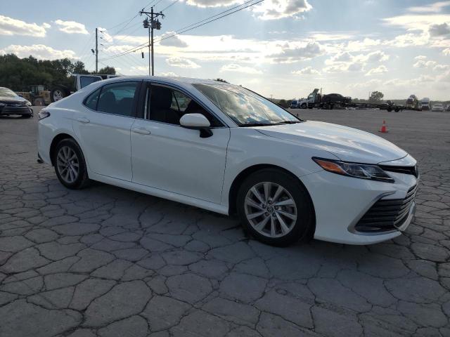 4T1C11AK4PU827711 - 2023 TOYOTA CAMRY LE WHITE photo 4