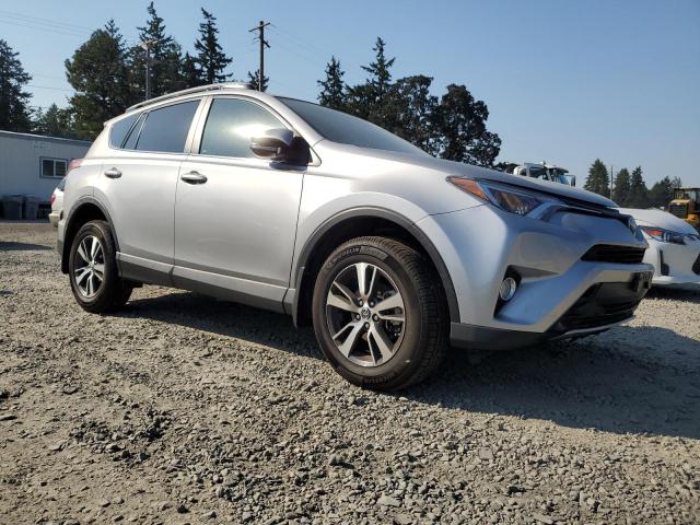 2T3RFREV4HW676943 - 2017 TOYOTA RAV4 XLE ვერცხლისფერი ფოტო 4