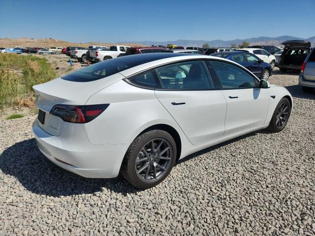 5YJ3E1EB5NF194807 - 2022 TESLA MODEL 3 WHITE photo 3