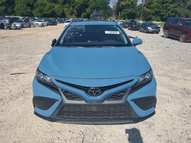 4T1T11AK6RU192011 - 2024 TOYOTA CAMRY SE NIGHT SHADE BLUE photo 5