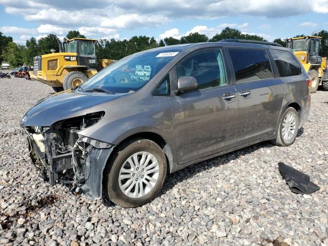 2017 TOYOTA SIENNA XLE, 