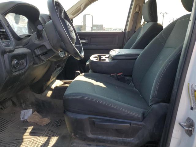 3C7WRNFL4KG686303 - 2019 RAM 5500 Weiß Foto 7