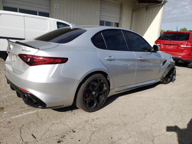 ZARFAEAV7J7579386 - 2018 ALFA ROMEO GIULIA QUADRIFOGLIO SILVER photo 3