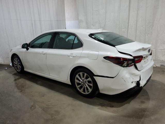 4T1C11AK8NU627928 - 2022 TOYOTA CAMRY LE WHITE photo 2