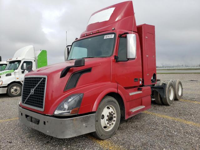 4V5NC9UG3GN929881 - 2016 VOLVO VN VNL RED photo 2