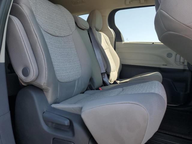 5TDBSKFC9RS138713 - 2024 TOYOTA SIENNA LE WHITE photo 11