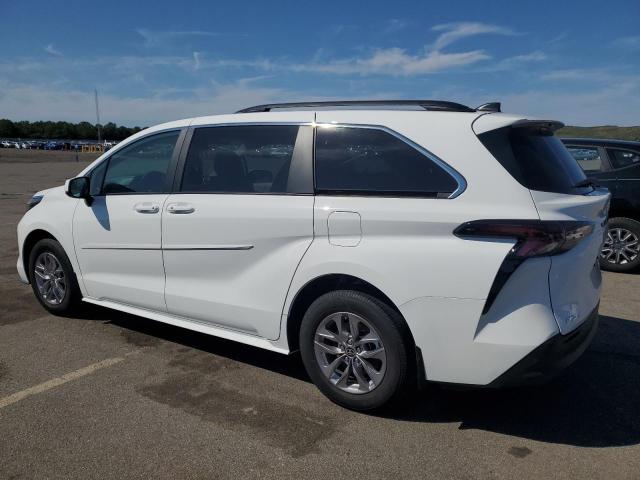 5TDBSKFC9RS138713 - 2024 TOYOTA SIENNA LE WHITE photo 2