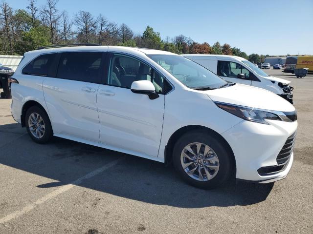 5TDBSKFC9RS138713 - 2024 TOYOTA SIENNA LE WHITE photo 4
