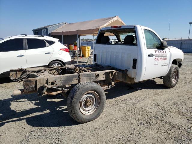 1GCHC24K87E527976 - 2007 CHEVROLET silverado C2500 HEAVY DUTY WHITE photo 3