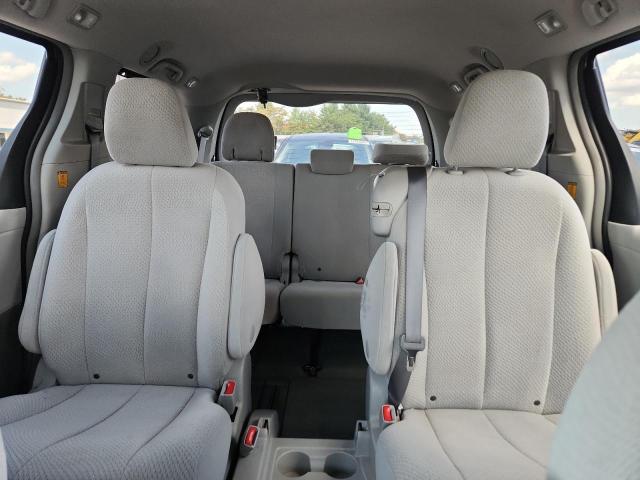 5TDKK3DC9CS194604 - 2012 TOYOTA SIENNA LE ნაცრისფერი ფოტო 10