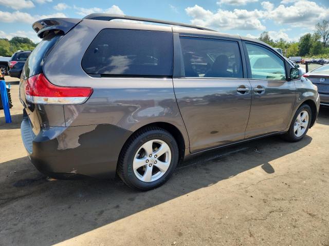 5TDKK3DC9CS194604 - 2012 TOYOTA SIENNA LE ნაცრისფერი ფოტო 3