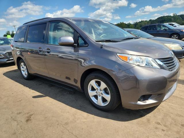 5TDKK3DC9CS194604 - 2012 TOYOTA SIENNA LE ნაცრისფერი ფოტო 4