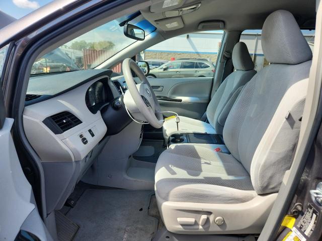 5TDKK3DC9CS194604 - 2012 TOYOTA SIENNA LE ნაცრისფერი ფოტო 7