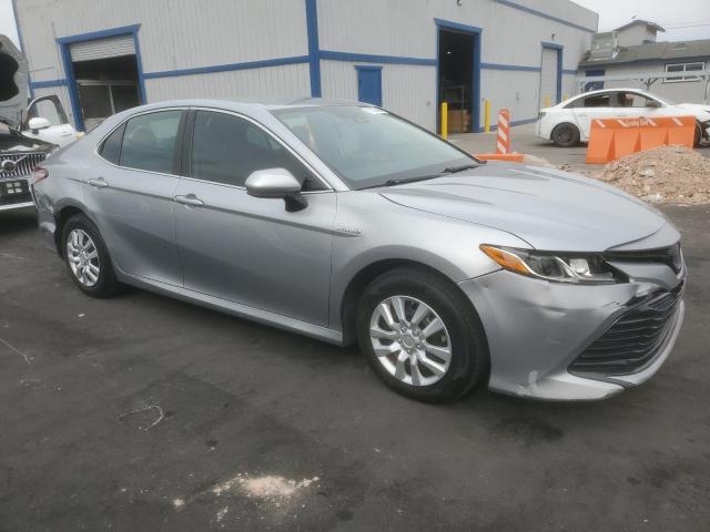 4T1B31HK2KU006398 - 2019 TOYOTA CAMRY LE 银色 照片 4