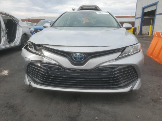 4T1B31HK2KU006398 - 2019 TOYOTA CAMRY LE 银色 照片 5
