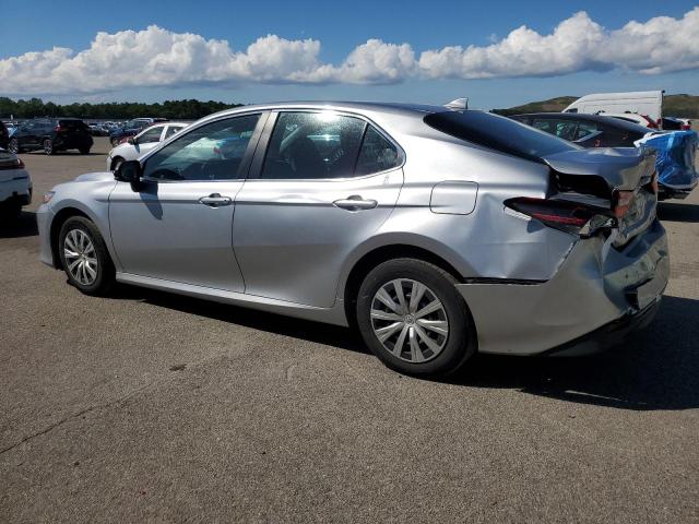 4T1C31AKXNU590312 - 2022 TOYOTA CAMRY LE SILVER photo 2
